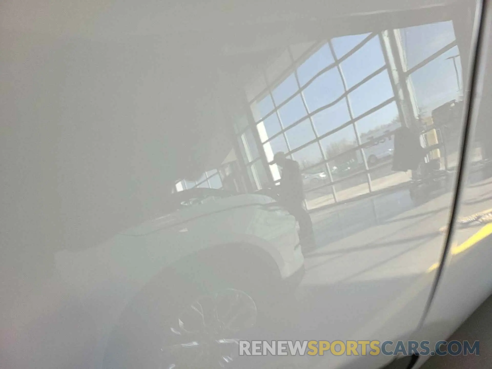 19 Photograph of a damaged car 1GNERMKW2KJ221284 CHEVROLET TRAVERSE 2019