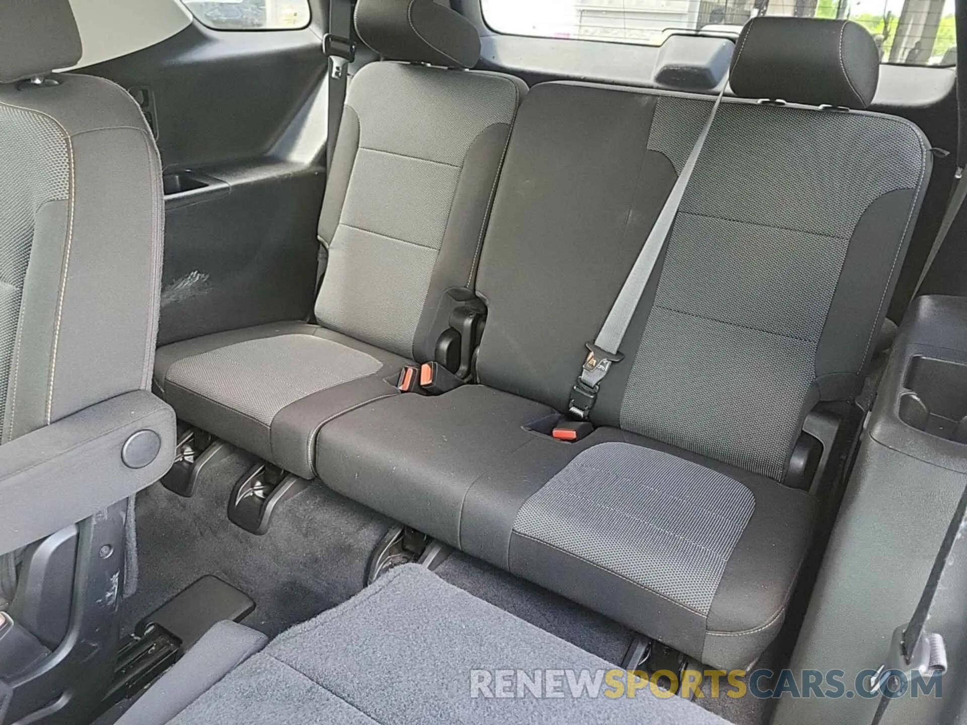 2 Photograph of a damaged car 1GNERMKW2KJ221284 CHEVROLET TRAVERSE 2019
