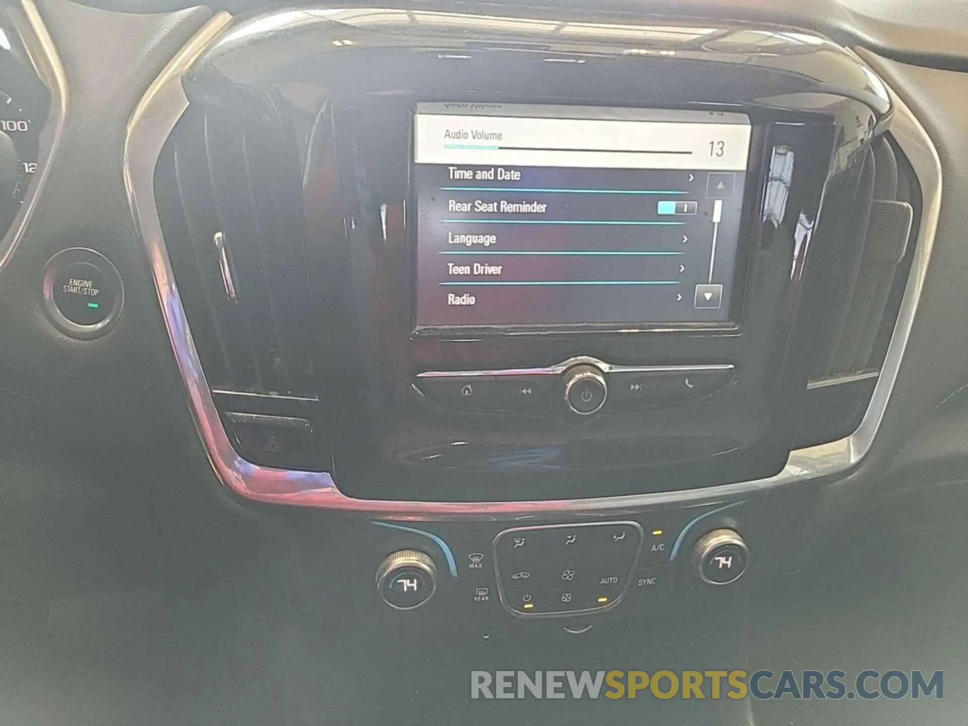 4 Photograph of a damaged car 1GNERMKW2KJ221284 CHEVROLET TRAVERSE 2019