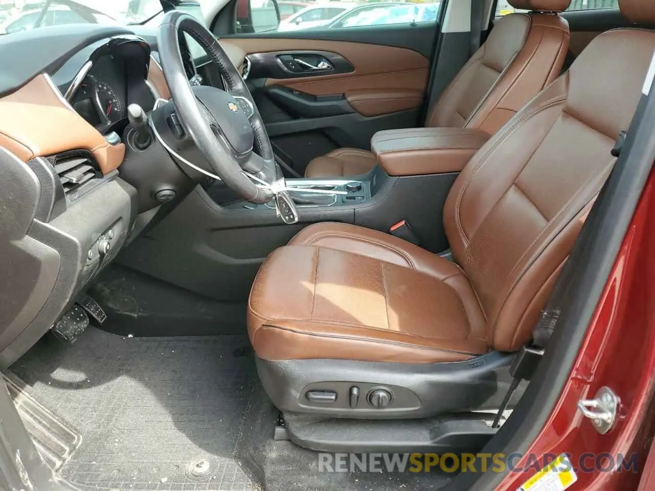 7 Photograph of a damaged car 1GNERNKW8KJ311836 CHEVROLET TRAVERSE 2019