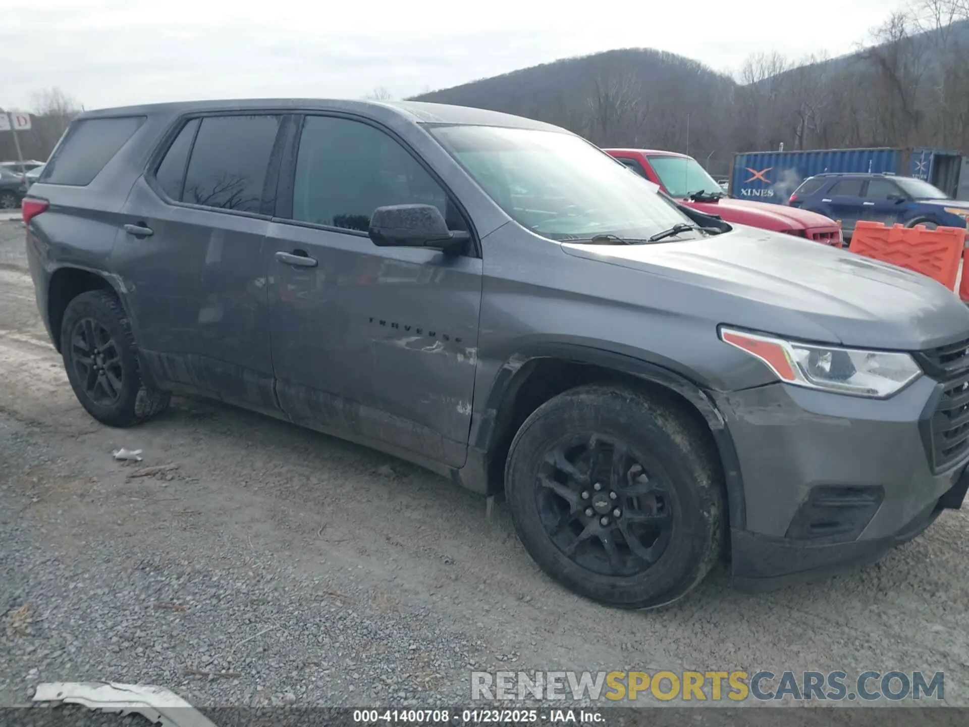 1 Photograph of a damaged car 1GNEVFKW1KJ215838 CHEVROLET TRAVERSE 2019