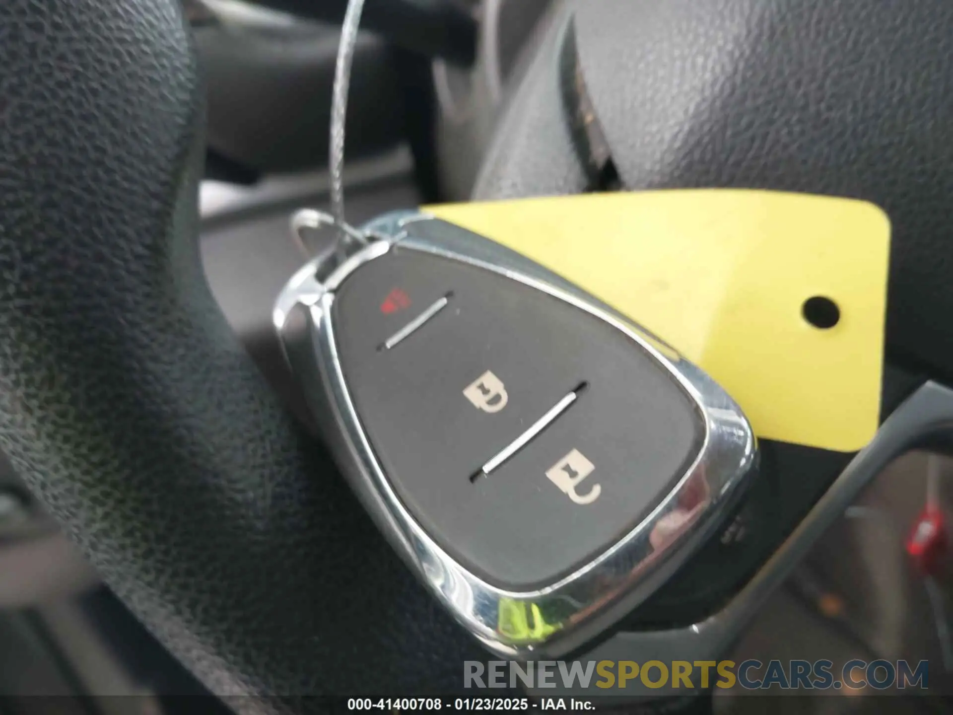 11 Photograph of a damaged car 1GNEVFKW1KJ215838 CHEVROLET TRAVERSE 2019