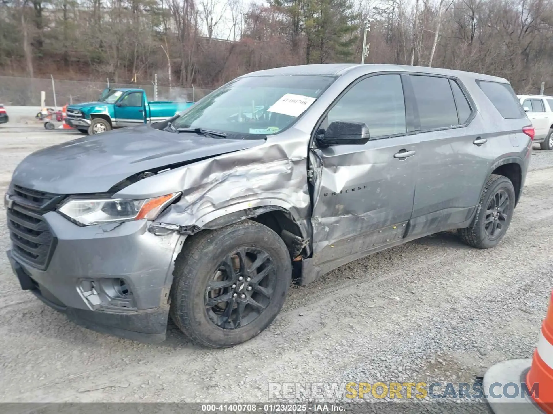 2 Photograph of a damaged car 1GNEVFKW1KJ215838 CHEVROLET TRAVERSE 2019