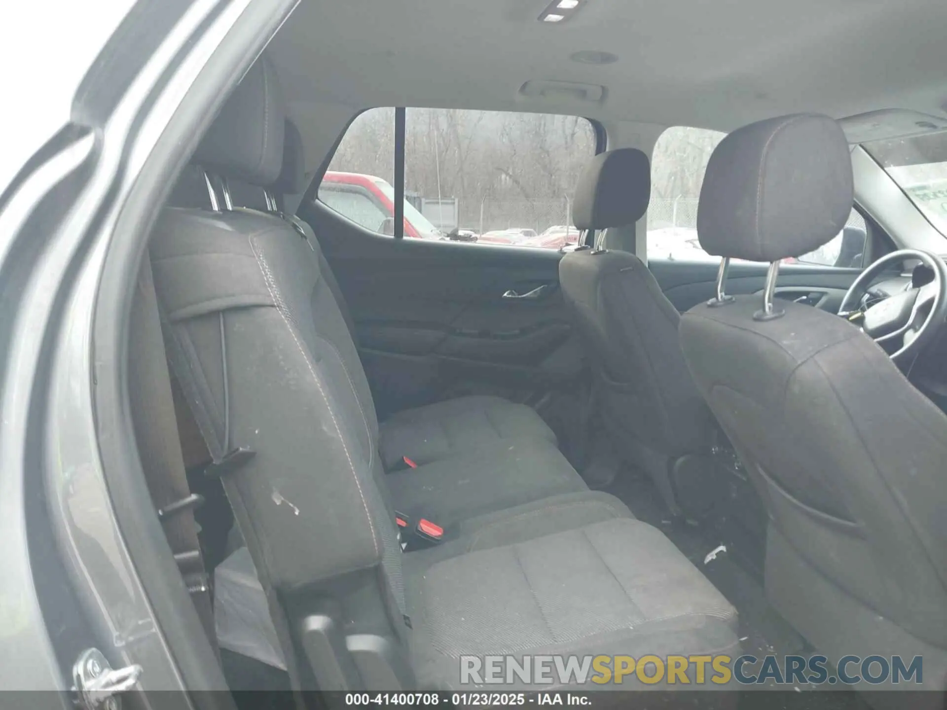 8 Photograph of a damaged car 1GNEVFKW1KJ215838 CHEVROLET TRAVERSE 2019
