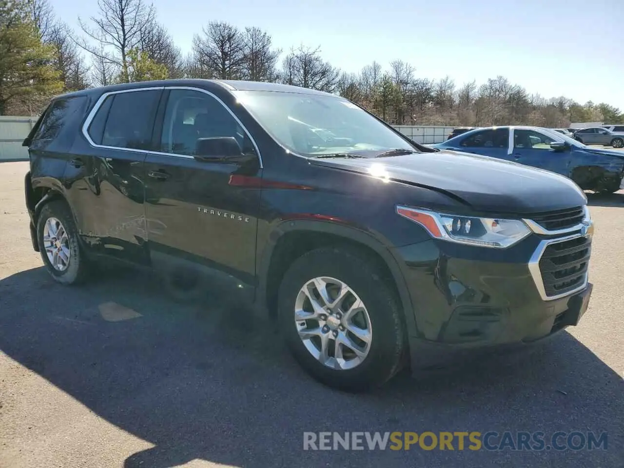 4 Photograph of a damaged car 1GNEVFKW1KJ243896 CHEVROLET TRAVERSE 2019