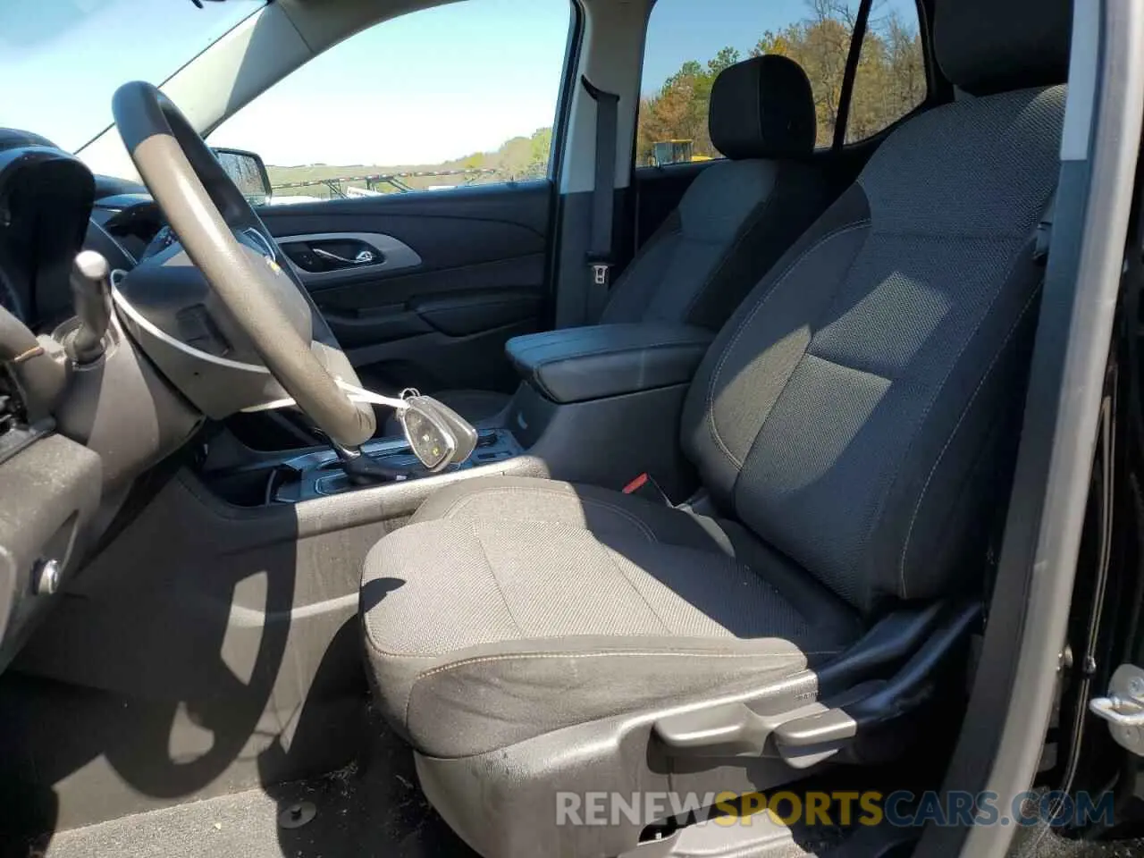 7 Photograph of a damaged car 1GNEVFKW1KJ243896 CHEVROLET TRAVERSE 2019