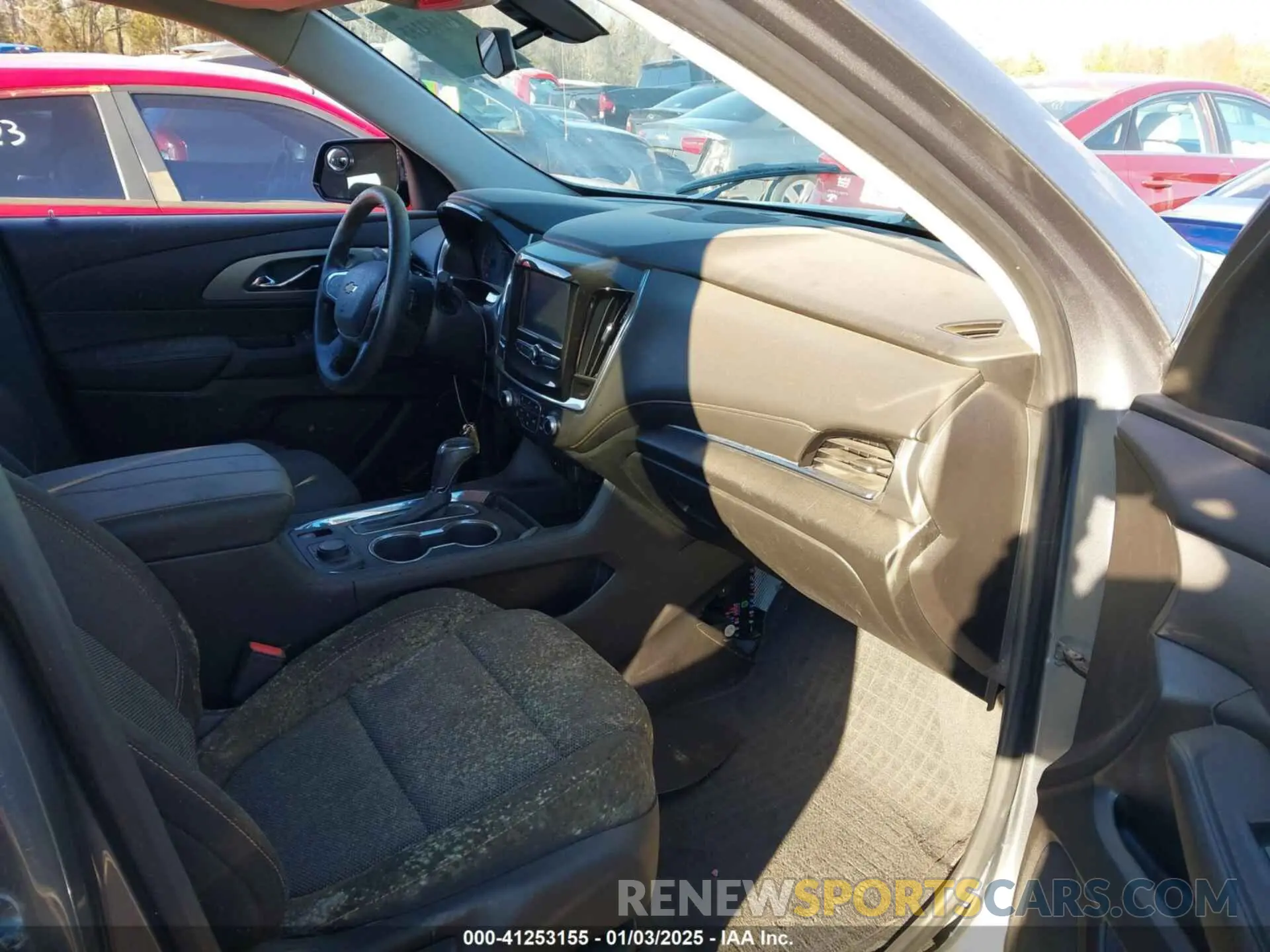 5 Photograph of a damaged car 1GNEVFKW2KJ163247 CHEVROLET TRAVERSE 2019