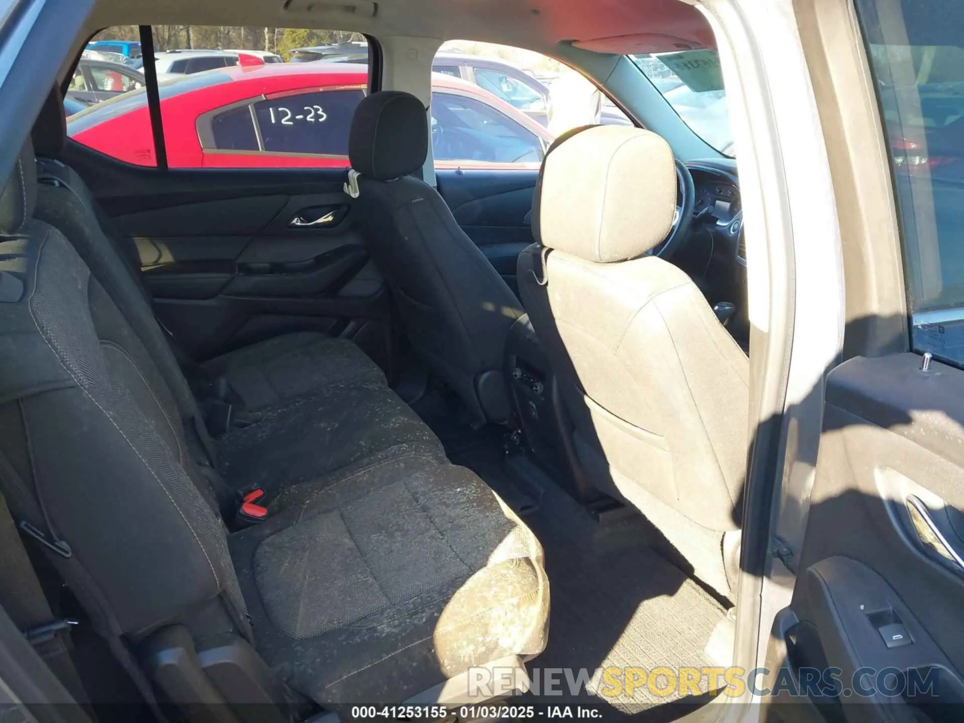 8 Photograph of a damaged car 1GNEVFKW2KJ163247 CHEVROLET TRAVERSE 2019