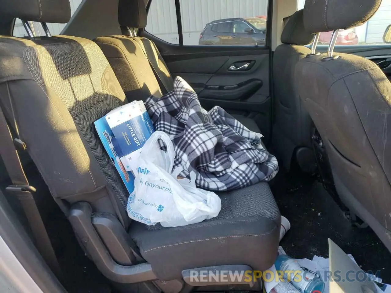 12 Photograph of a damaged car 1GNEVFKW2KJ198371 CHEVROLET TRAVERSE 2019