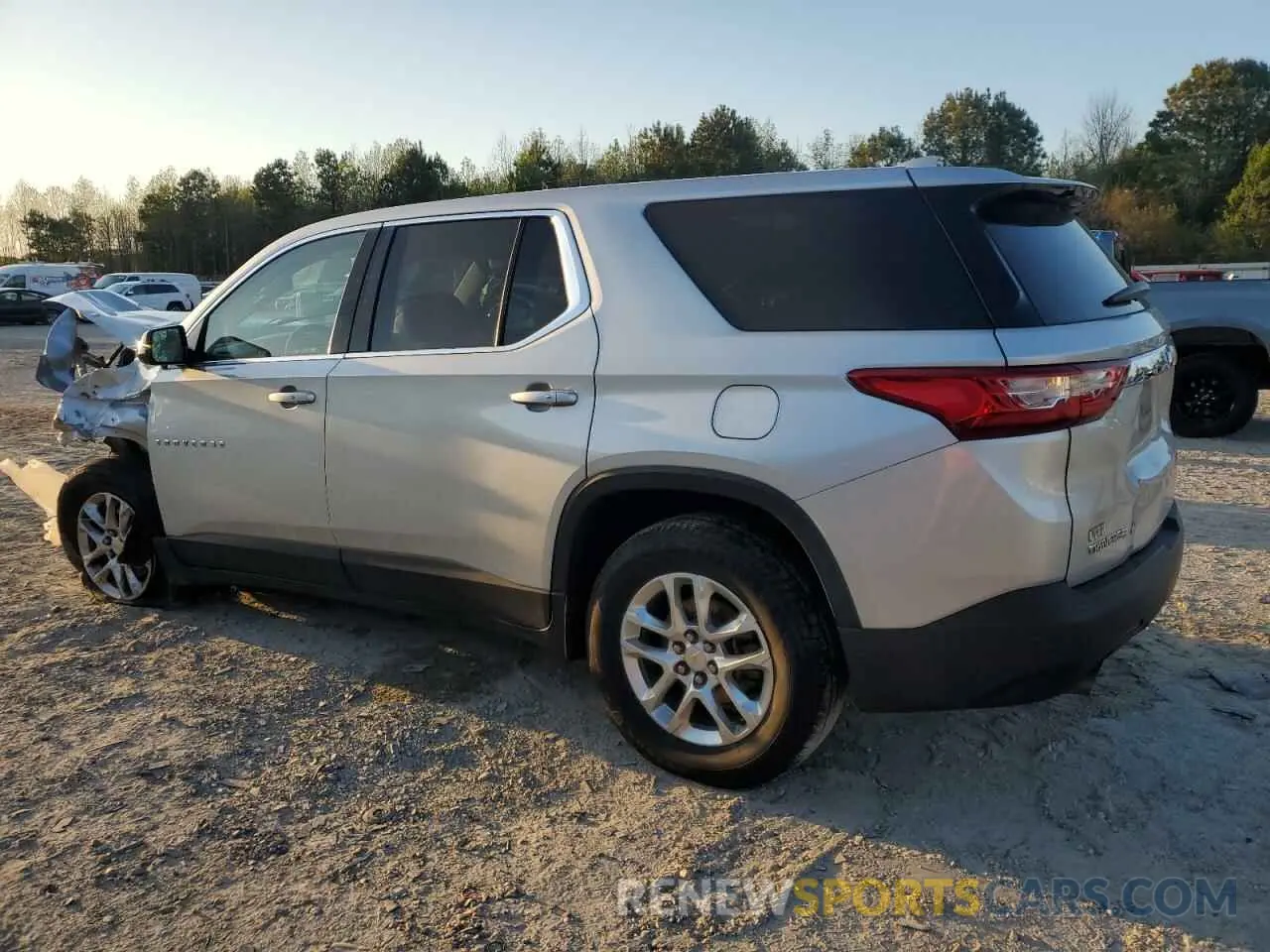 2 Photograph of a damaged car 1GNEVFKW2KJ198371 CHEVROLET TRAVERSE 2019