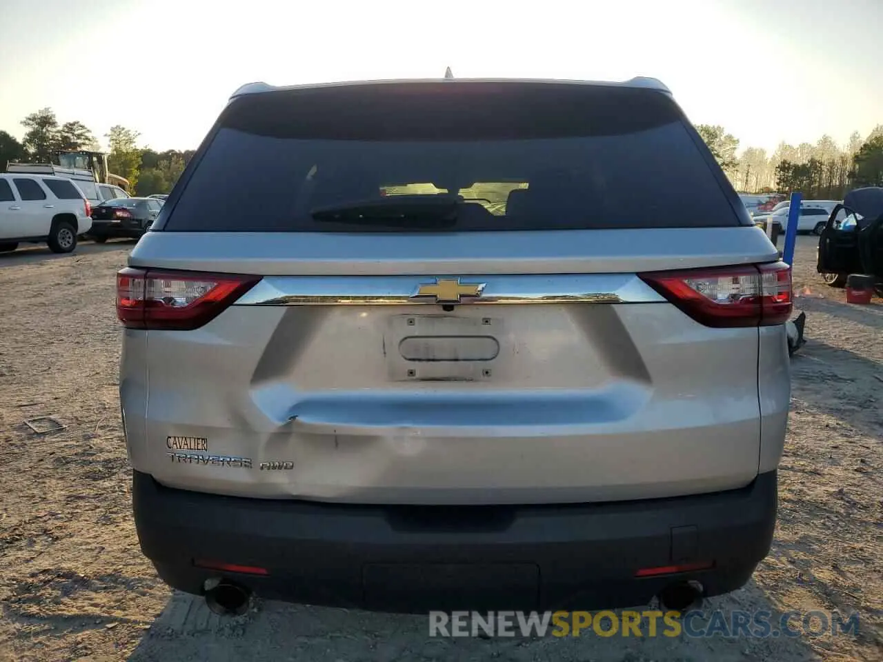 6 Photograph of a damaged car 1GNEVFKW2KJ198371 CHEVROLET TRAVERSE 2019
