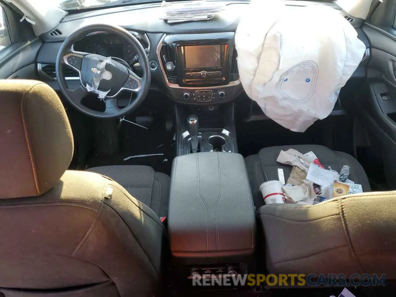 8 Photograph of a damaged car 1GNEVFKW2KJ198371 CHEVROLET TRAVERSE 2019
