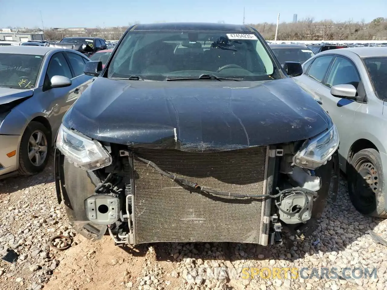 5 Photograph of a damaged car 1GNEVFKW4KJ131822 CHEVROLET TRAVERSE 2019