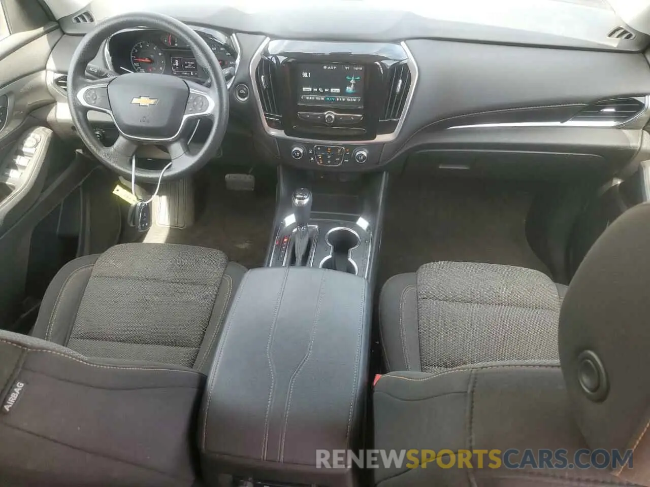 8 Photograph of a damaged car 1GNEVFKW5KJ202249 CHEVROLET TRAVERSE 2019