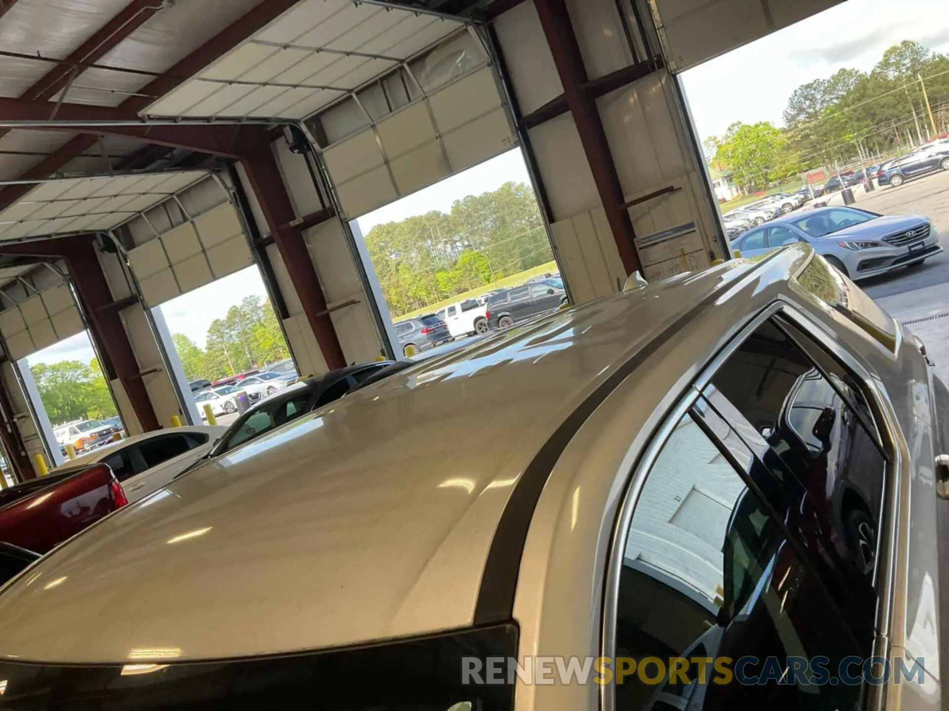 16 Photograph of a damaged car 1GNEVFKW6KJ173280 CHEVROLET TRAVERSE 2019