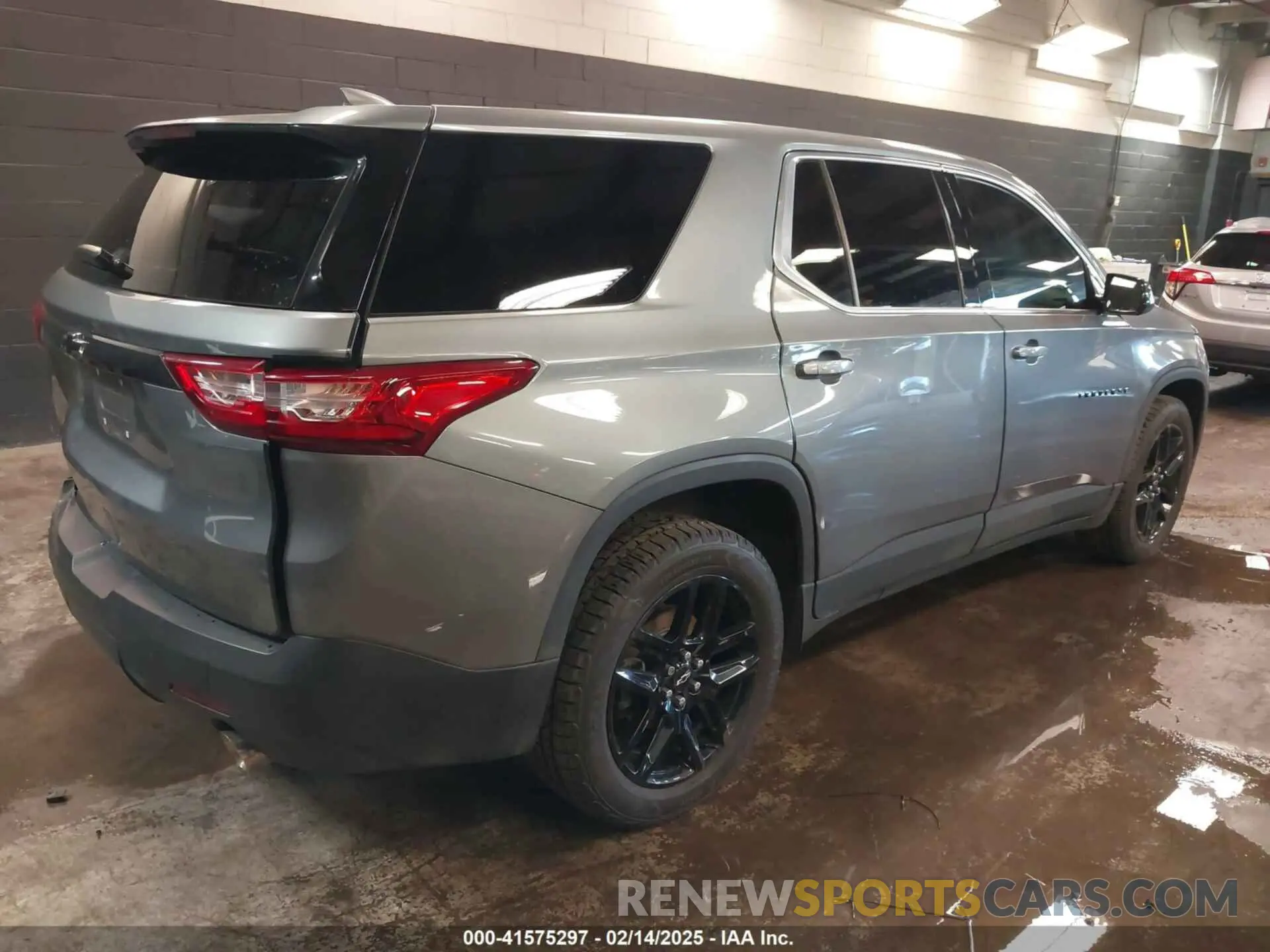 4 Photograph of a damaged car 1GNEVFKW7KJ244115 CHEVROLET TRAVERSE 2019