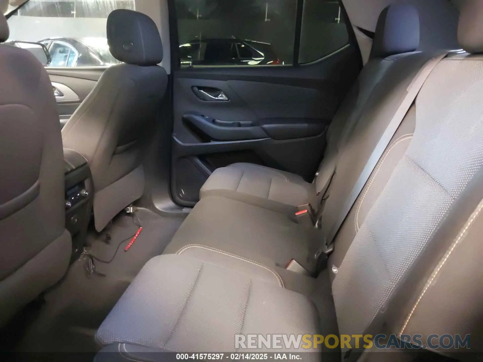 8 Photograph of a damaged car 1GNEVFKW7KJ244115 CHEVROLET TRAVERSE 2019