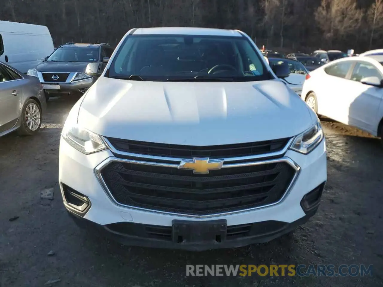 5 Photograph of a damaged car 1GNEVFKW8KJ205436 CHEVROLET TRAVERSE 2019