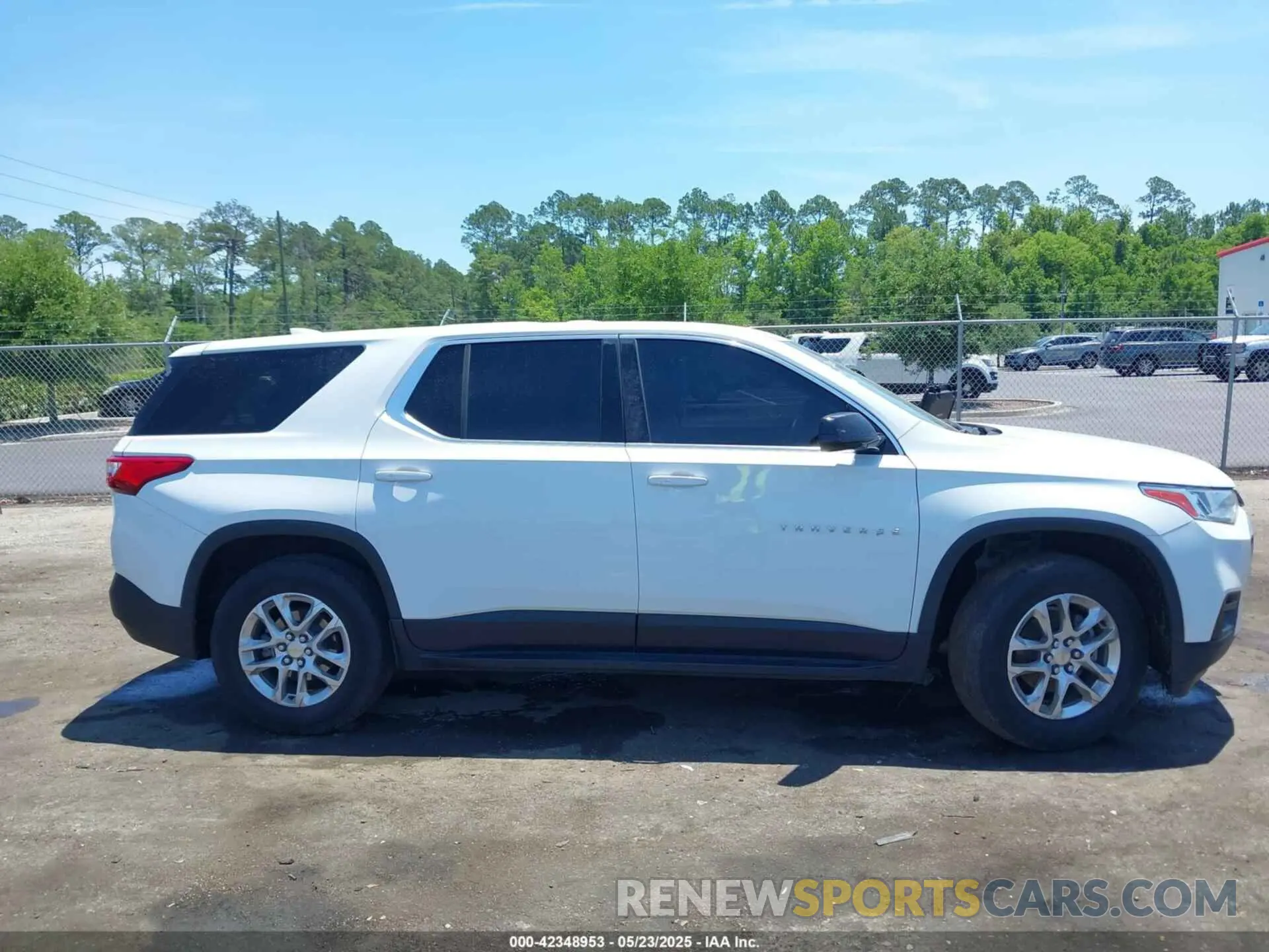 13 Photograph of a damaged car 1GNEVFKW8KJ241868 CHEVROLET TRAVERSE 2019