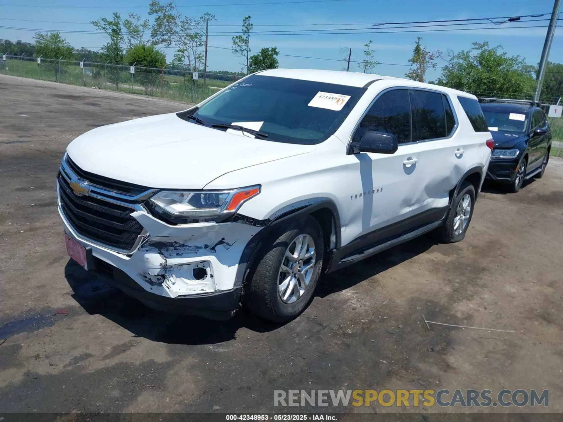 2 Photograph of a damaged car 1GNEVFKW8KJ241868 CHEVROLET TRAVERSE 2019