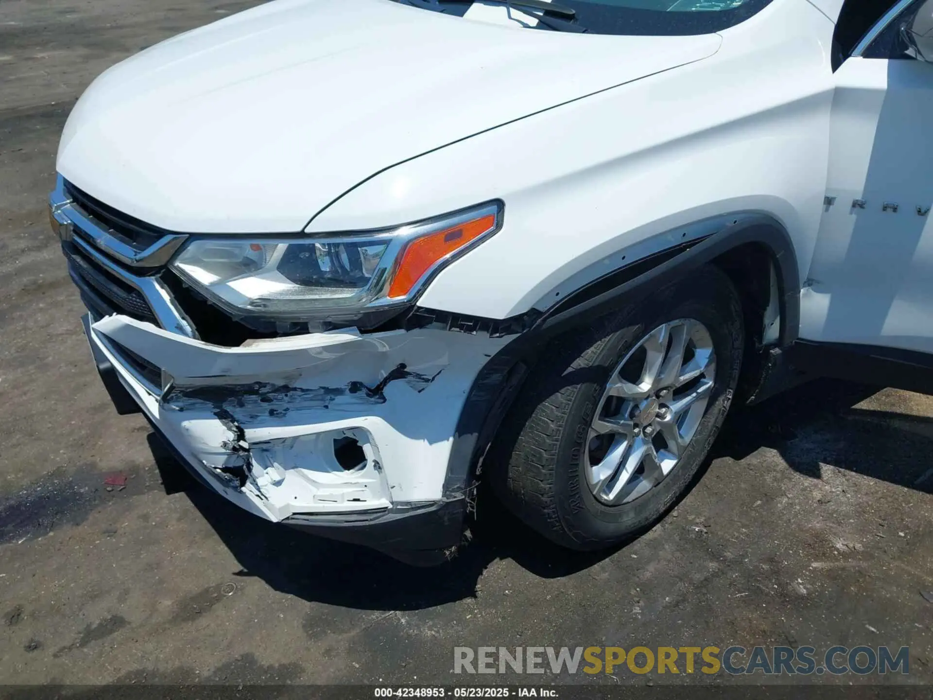 6 Photograph of a damaged car 1GNEVFKW8KJ241868 CHEVROLET TRAVERSE 2019