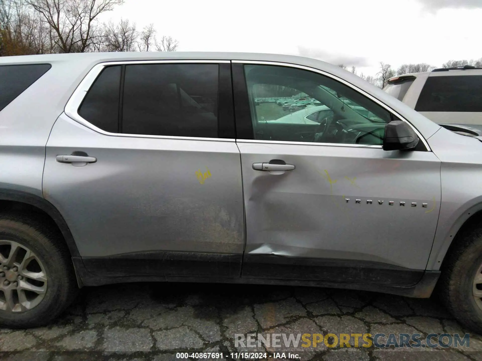13 Photograph of a damaged car 1GNEVFKWXKJ161228 CHEVROLET TRAVERSE 2019