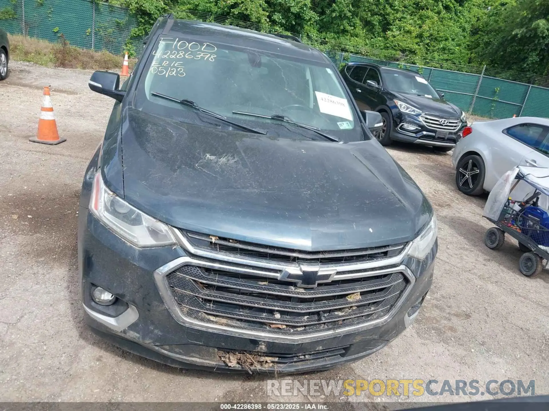 12 Photograph of a damaged car 1GNEVGKW0KJ105711 CHEVROLET TRAVERSE 2019