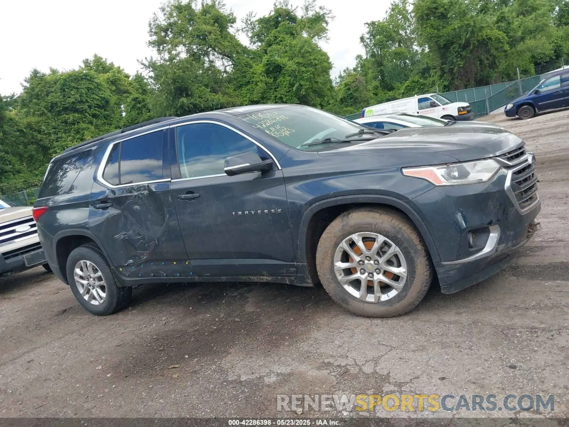 13 Photograph of a damaged car 1GNEVGKW0KJ105711 CHEVROLET TRAVERSE 2019