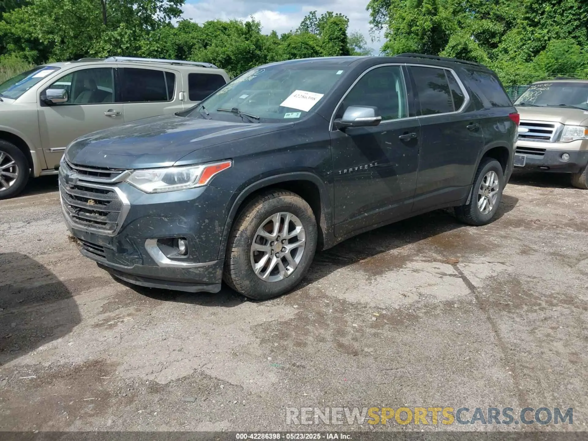 2 Photograph of a damaged car 1GNEVGKW0KJ105711 CHEVROLET TRAVERSE 2019