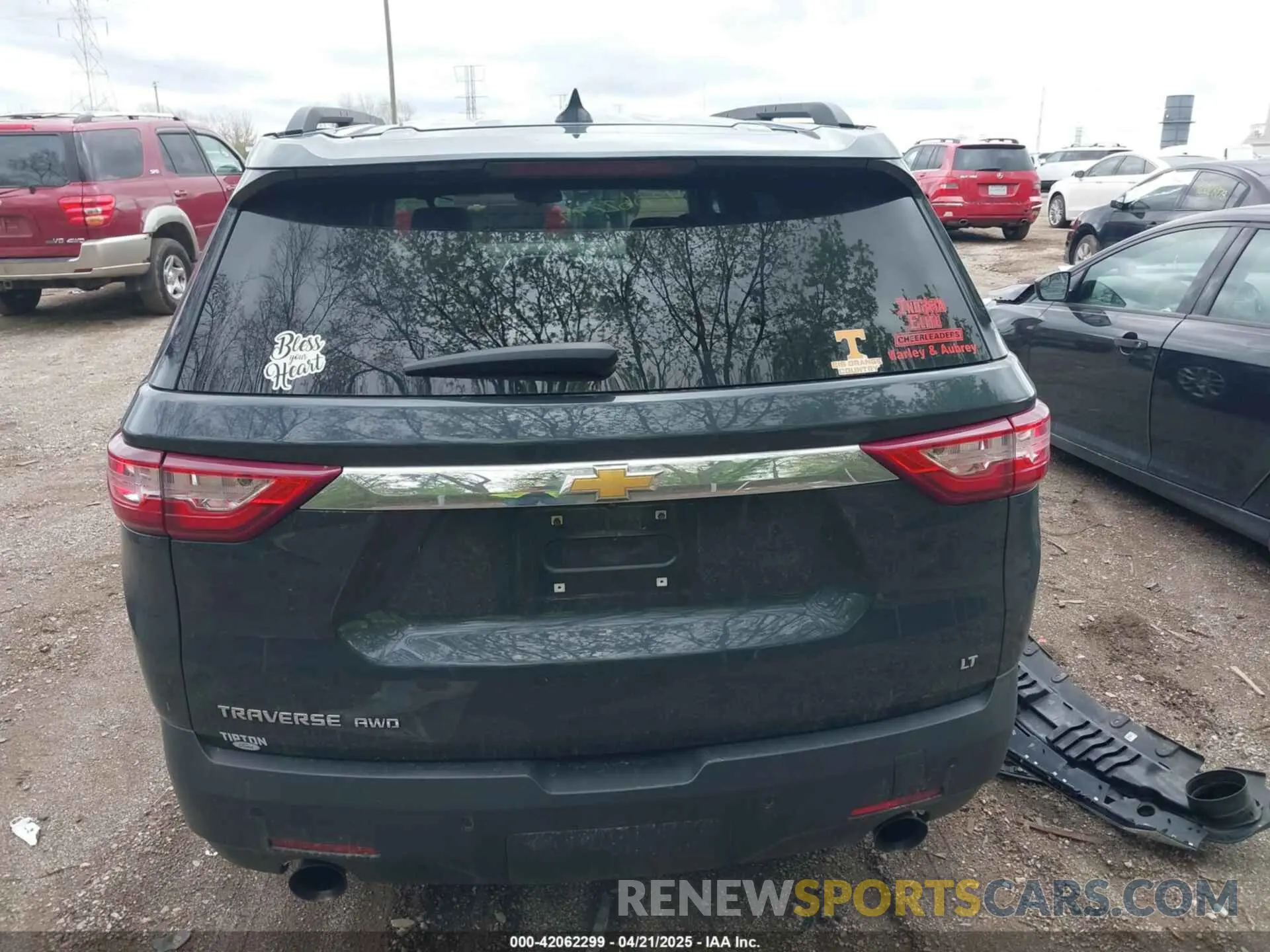16 Photograph of a damaged car 1GNEVGKW0KJ237772 CHEVROLET TRAVERSE 2019