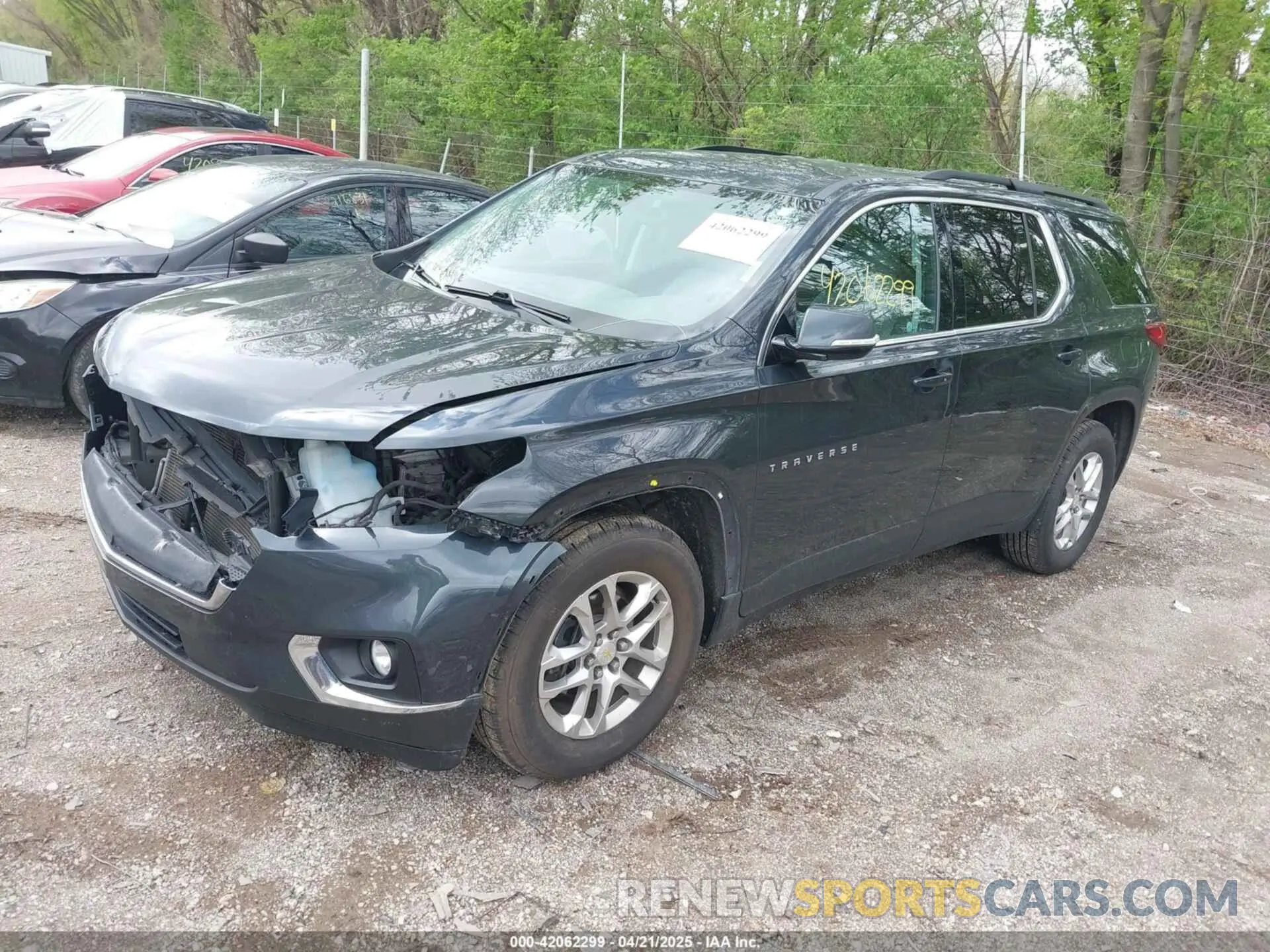 2 Photograph of a damaged car 1GNEVGKW0KJ237772 CHEVROLET TRAVERSE 2019