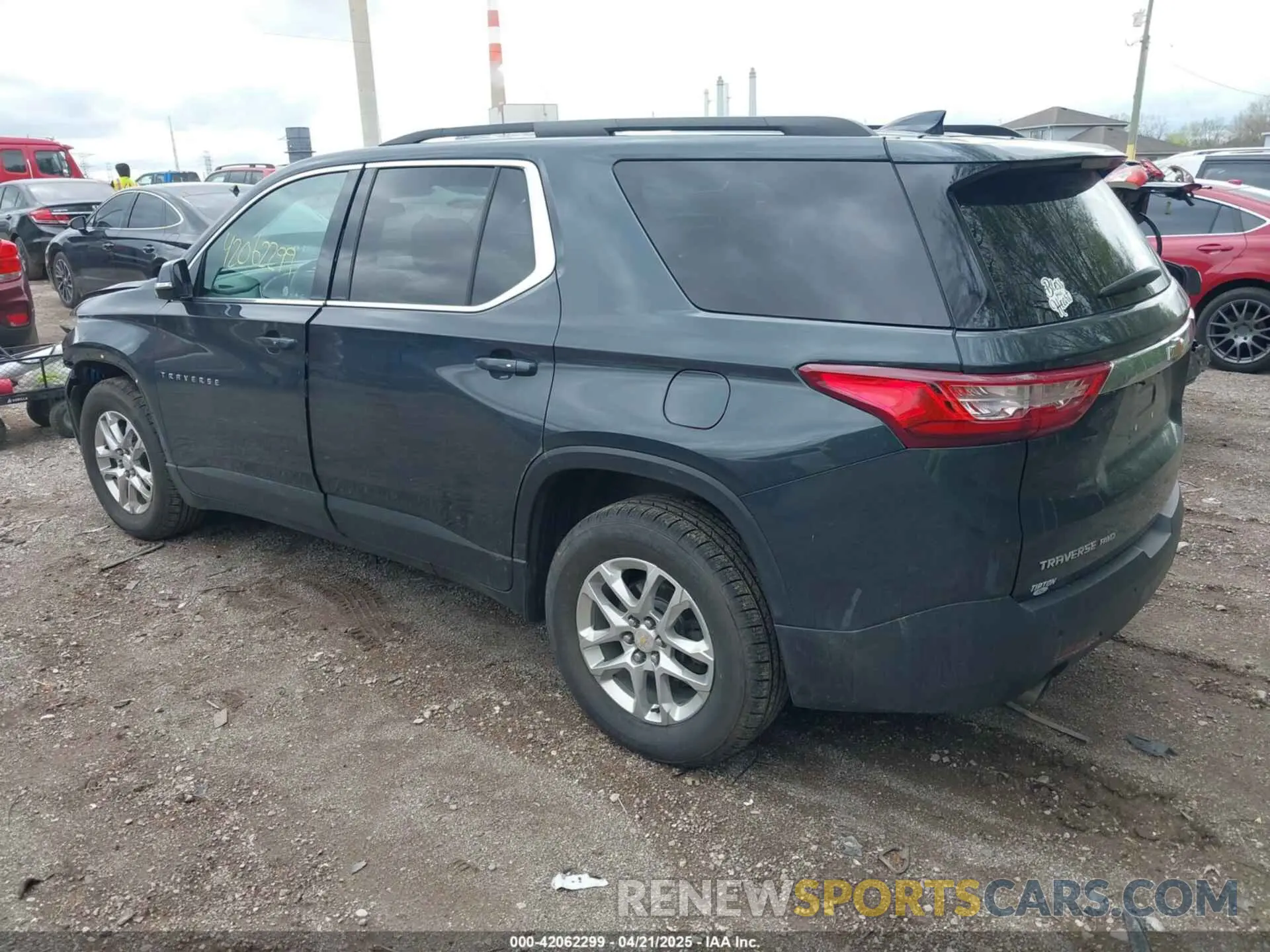 3 Photograph of a damaged car 1GNEVGKW0KJ237772 CHEVROLET TRAVERSE 2019