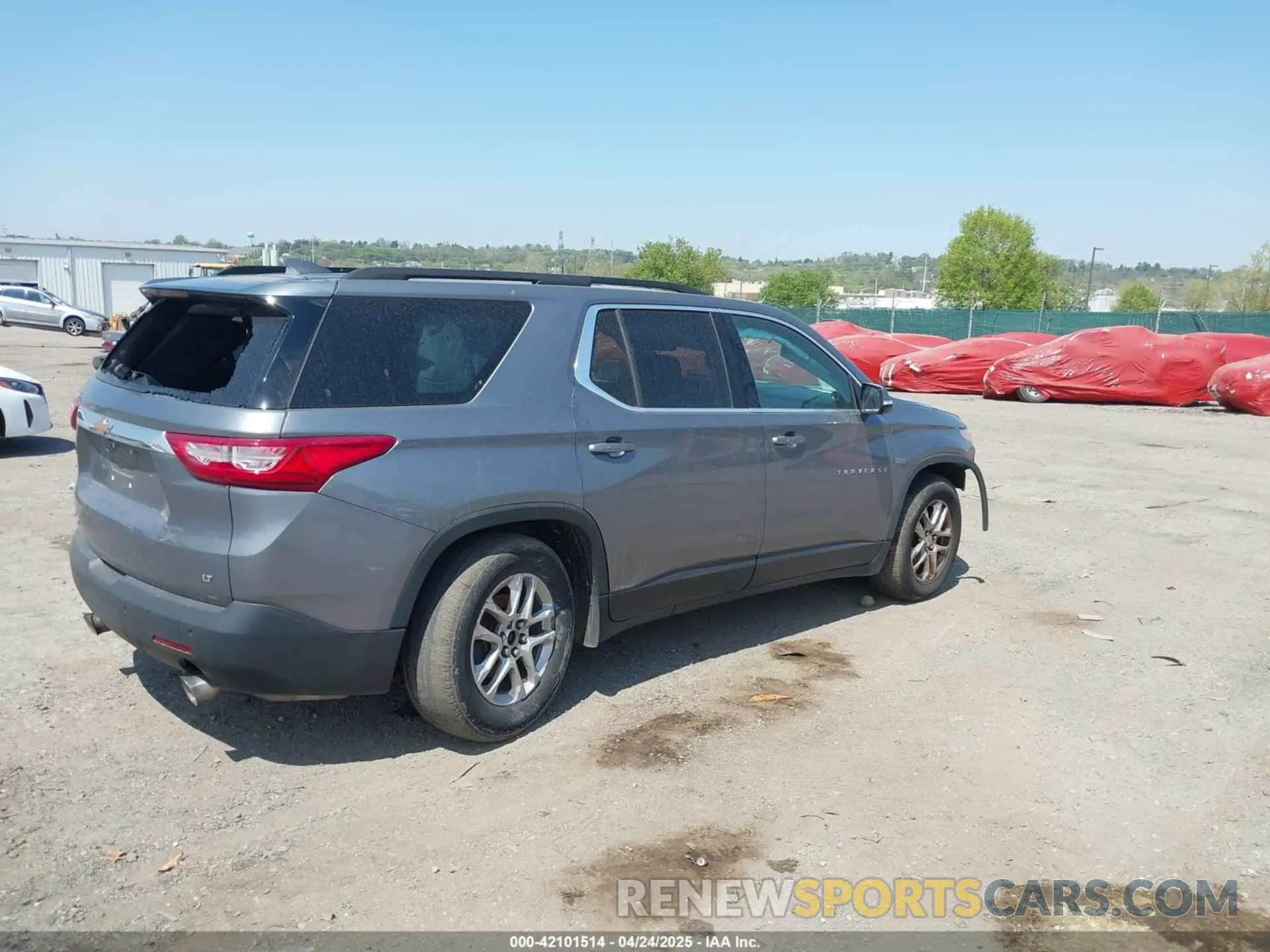 4 Photograph of a damaged car 1GNEVGKW0KJ263711 CHEVROLET TRAVERSE 2019