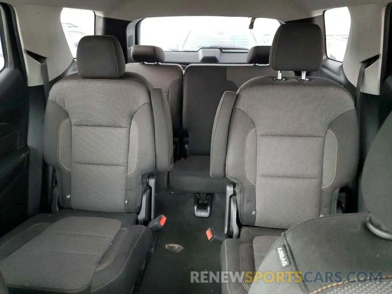 10 Photograph of a damaged car 1GNEVGKW1KJ105362 CHEVROLET TRAVERSE 2019