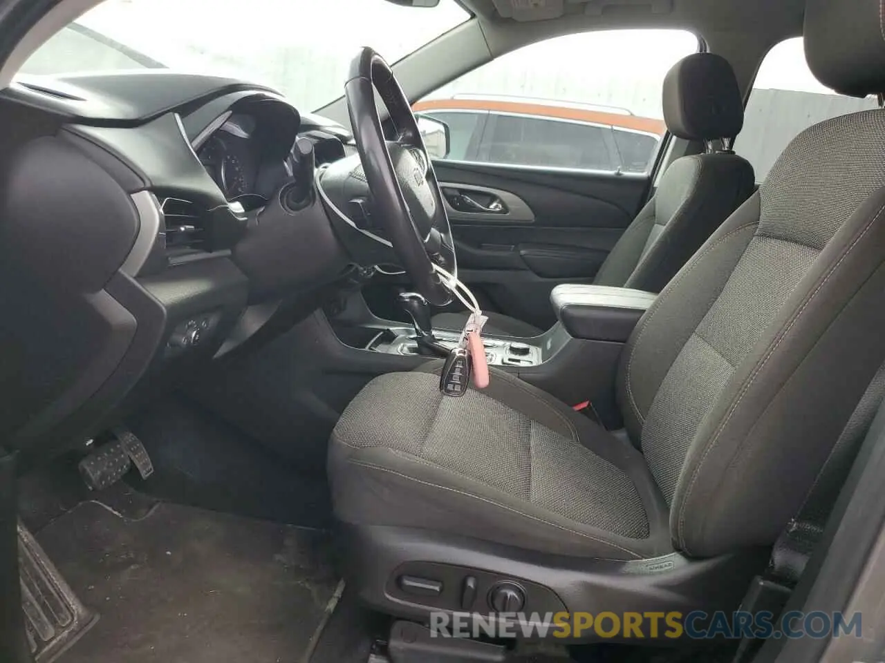7 Photograph of a damaged car 1GNEVGKW1KJ105362 CHEVROLET TRAVERSE 2019