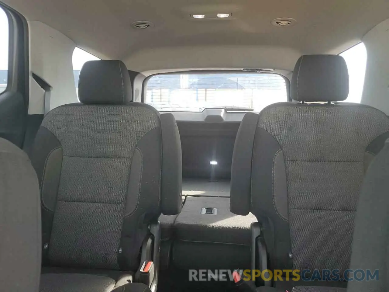 10 Photograph of a damaged car 1GNEVGKW1KJ129323 CHEVROLET TRAVERSE 2019