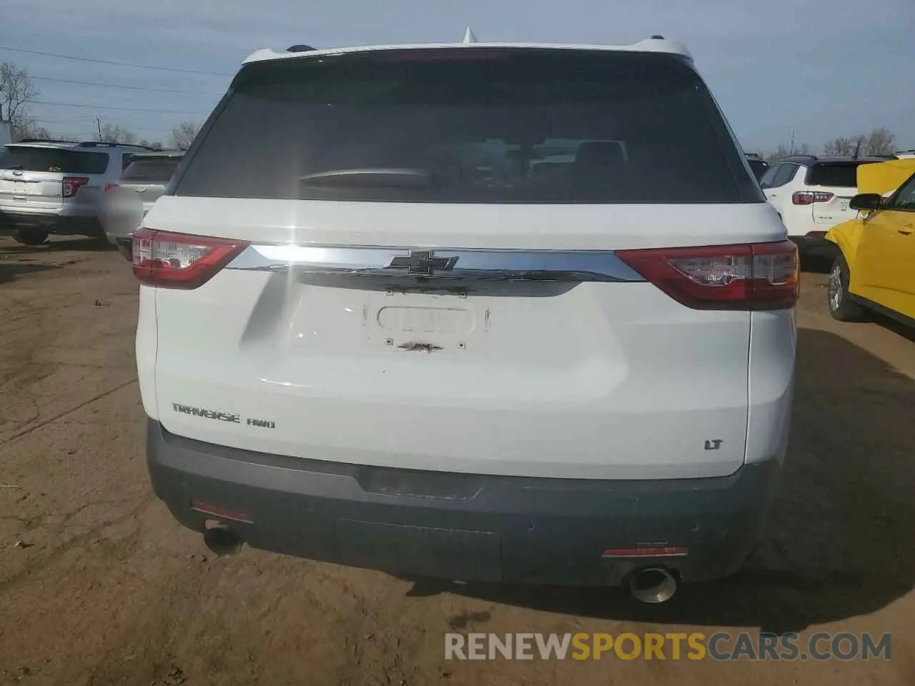 6 Photograph of a damaged car 1GNEVGKW1KJ129323 CHEVROLET TRAVERSE 2019