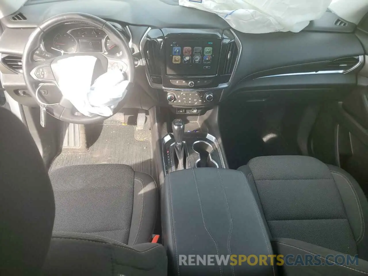 8 Photograph of a damaged car 1GNEVGKW1KJ129323 CHEVROLET TRAVERSE 2019