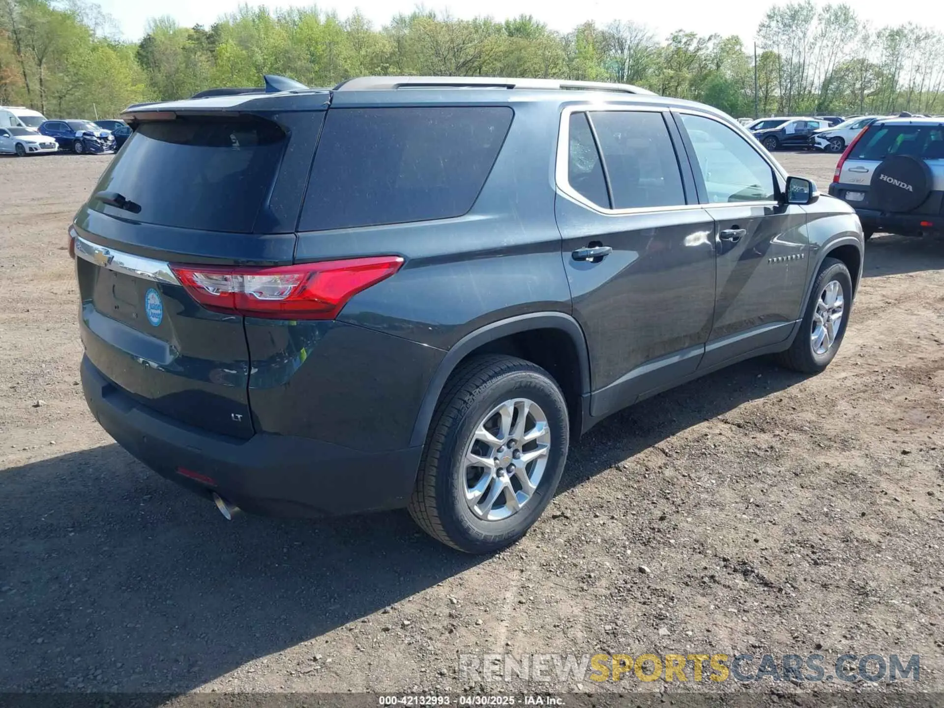 4 Photograph of a damaged car 1GNEVGKW1KJ168722 CHEVROLET TRAVERSE 2019