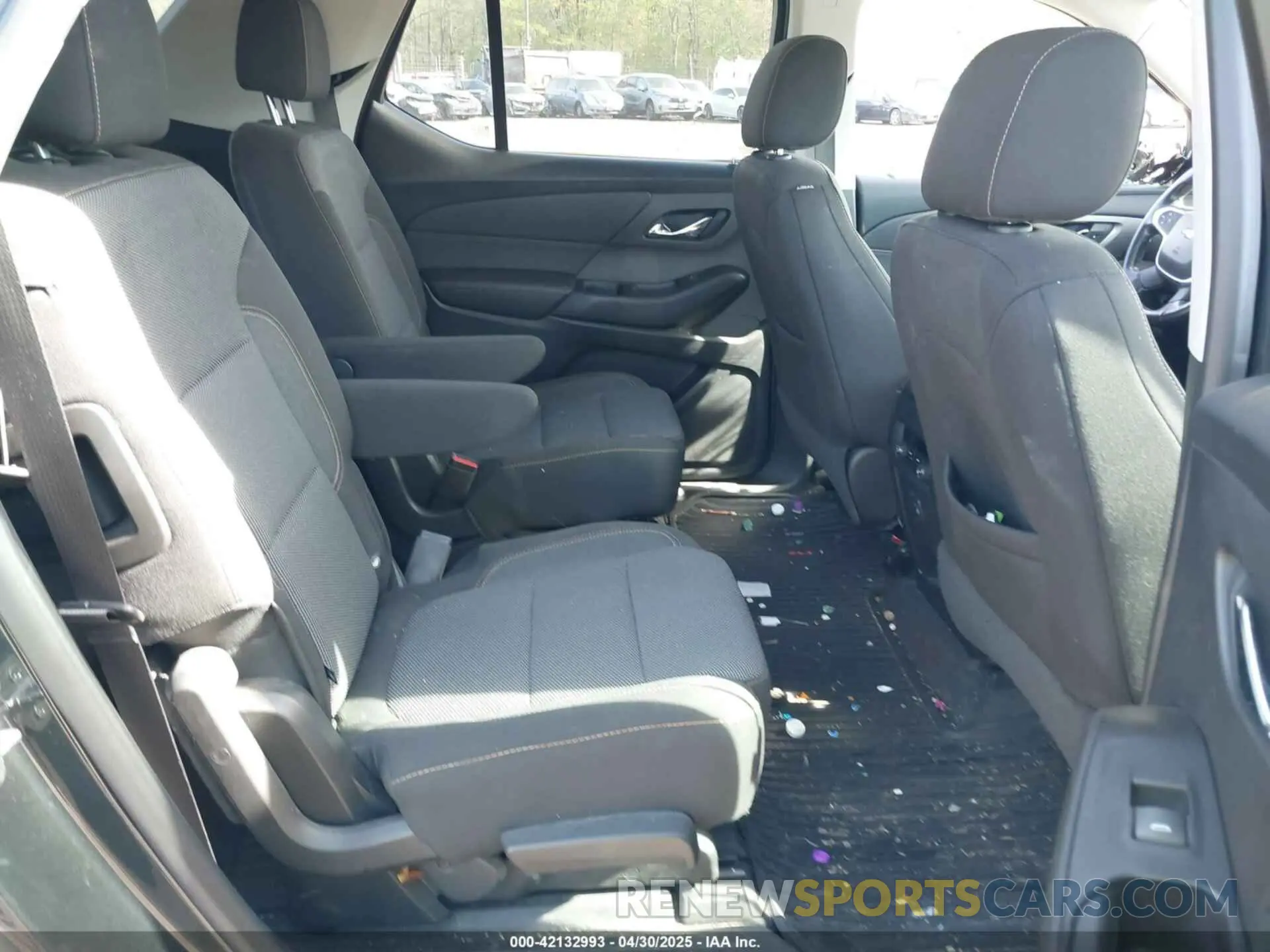 8 Photograph of a damaged car 1GNEVGKW1KJ168722 CHEVROLET TRAVERSE 2019