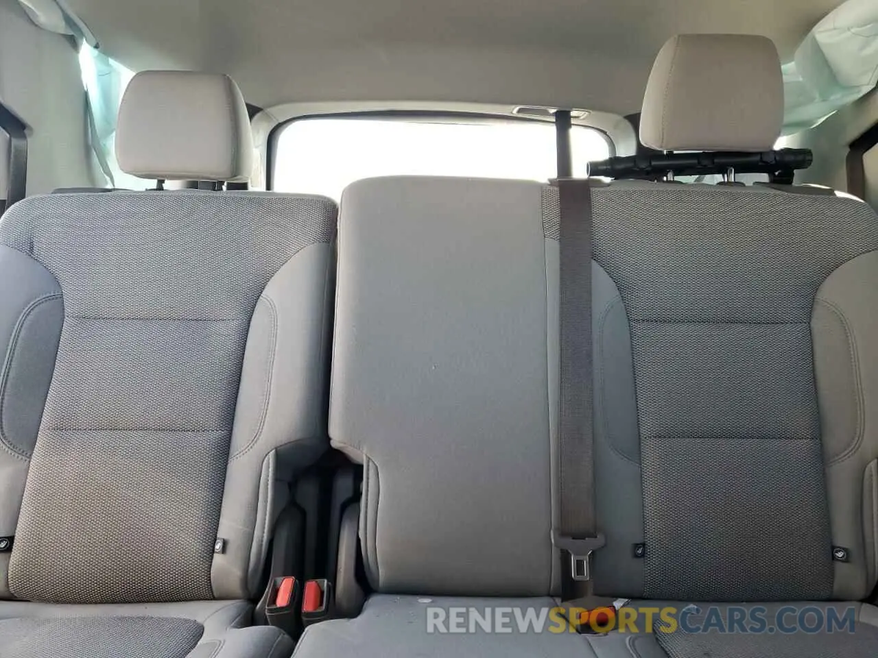 10 Photograph of a damaged car 1GNEVGKW1KJ172298 CHEVROLET TRAVERSE 2019