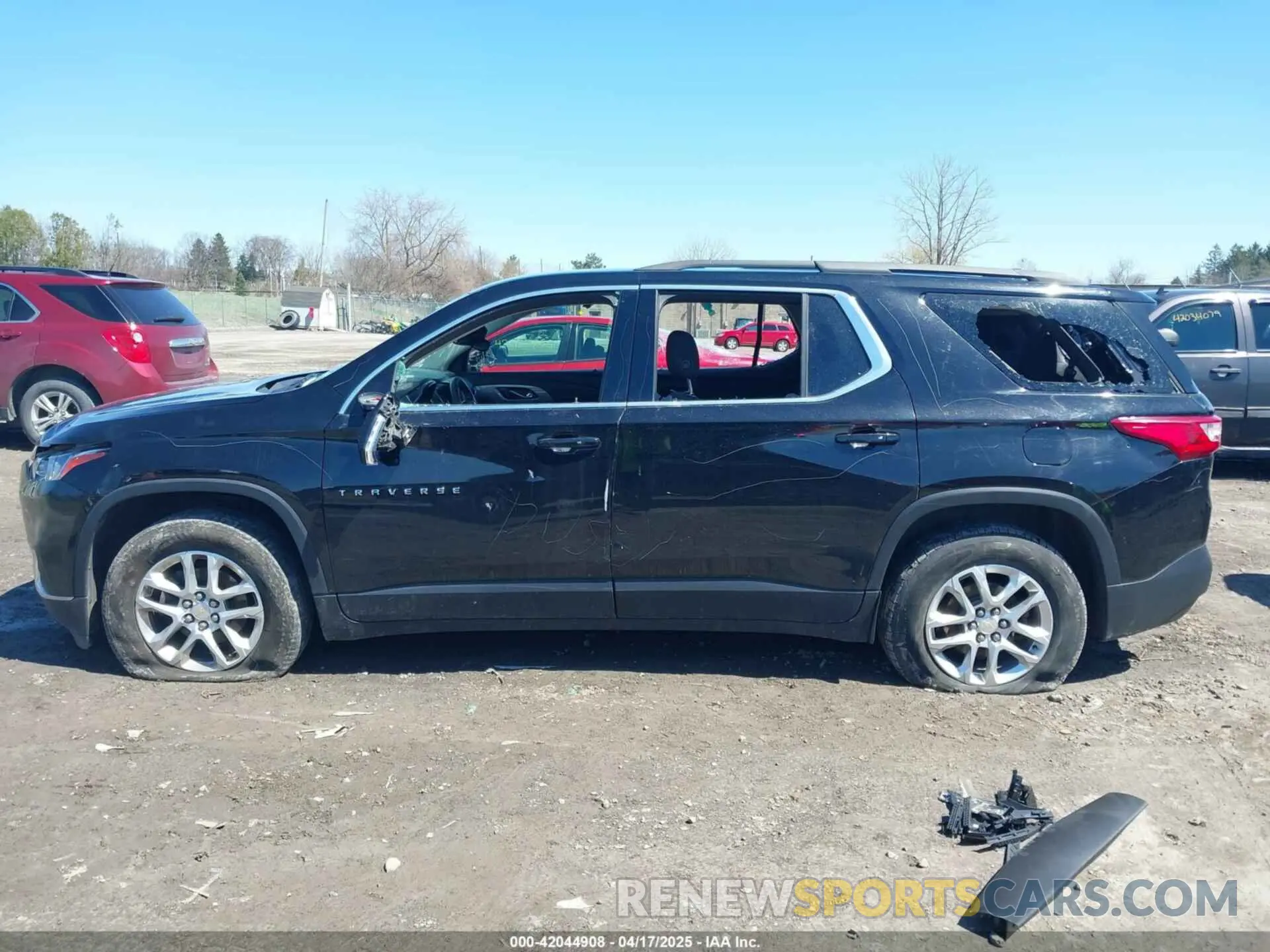 15 Photograph of a damaged car 1GNEVGKW1KJ193586 CHEVROLET TRAVERSE 2019