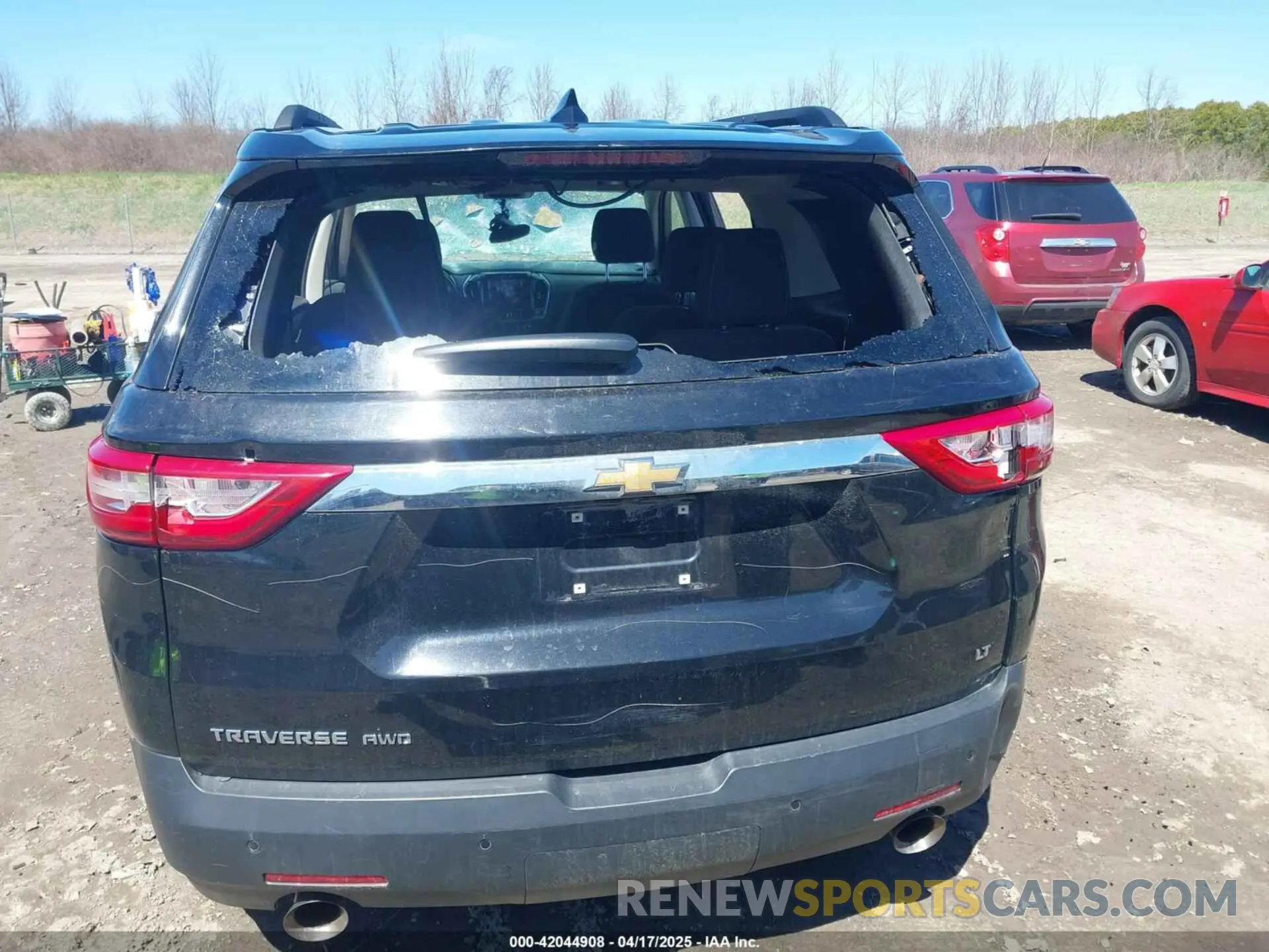 17 Photograph of a damaged car 1GNEVGKW1KJ193586 CHEVROLET TRAVERSE 2019