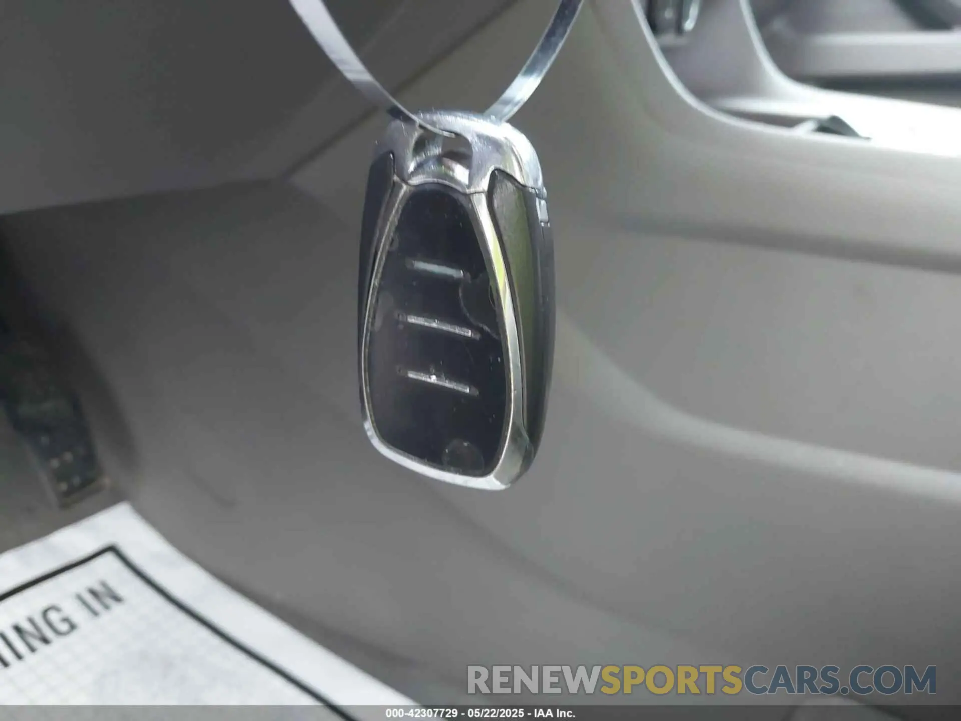 11 Photograph of a damaged car 1GNEVGKW1KJ236386 CHEVROLET TRAVERSE 2019
