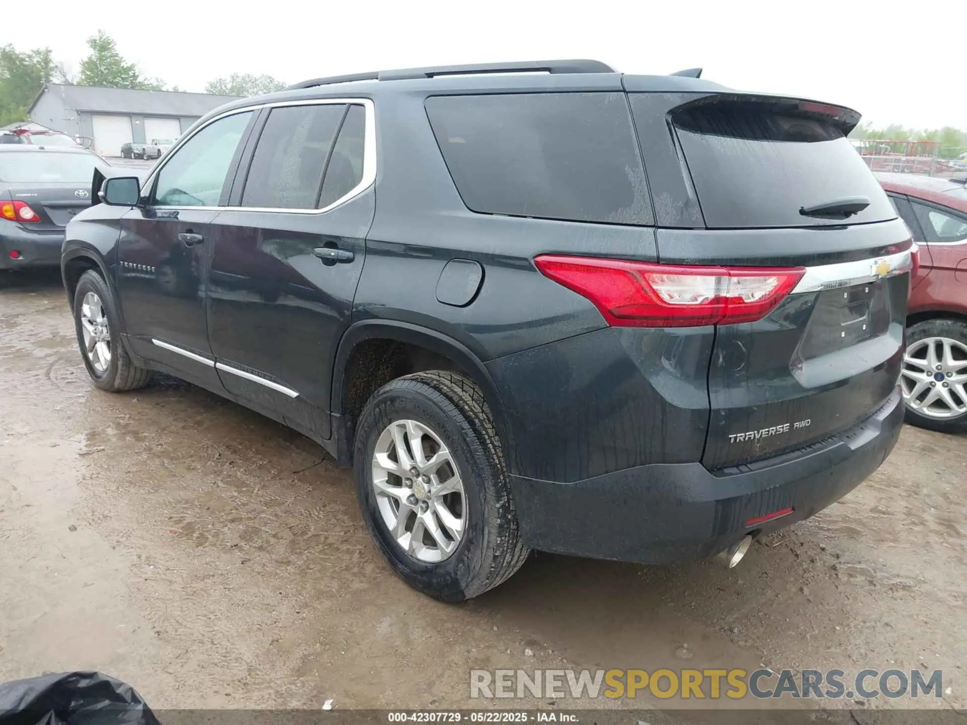 3 Photograph of a damaged car 1GNEVGKW1KJ236386 CHEVROLET TRAVERSE 2019