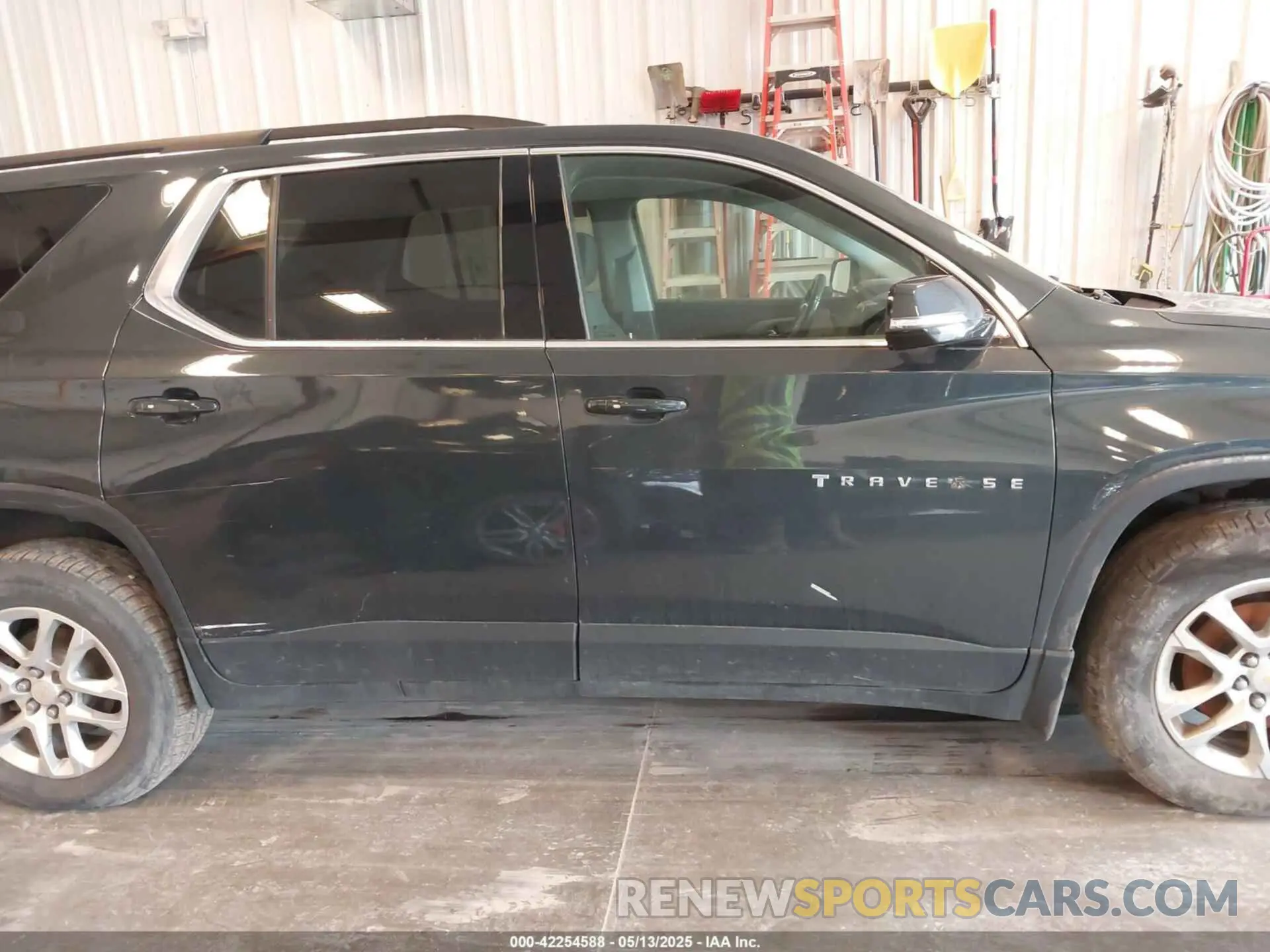 14 Photograph of a damaged car 1GNEVGKW2KJ112840 CHEVROLET TRAVERSE 2019