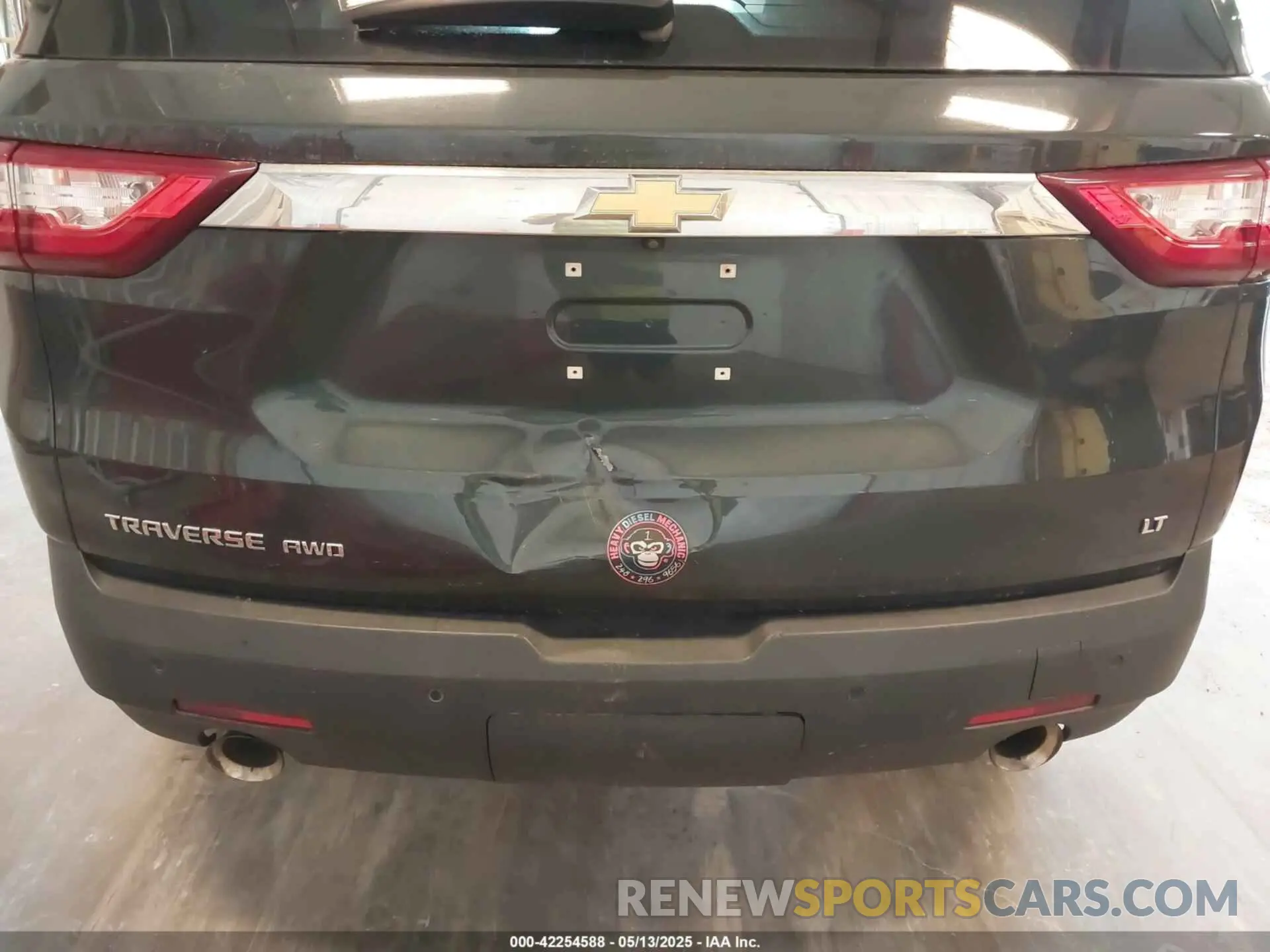 6 Photograph of a damaged car 1GNEVGKW2KJ112840 CHEVROLET TRAVERSE 2019