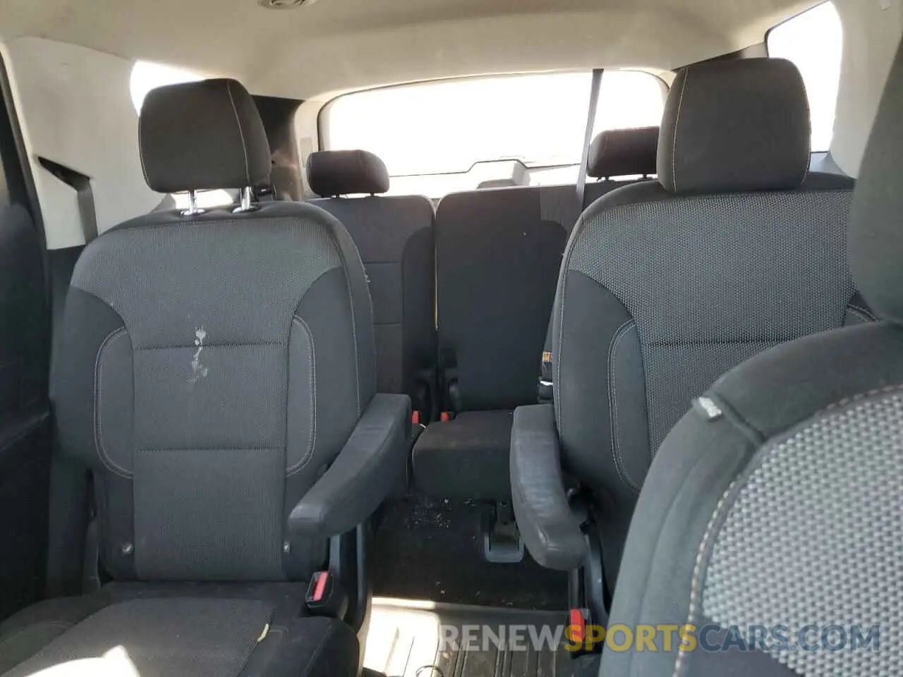 10 Photograph of a damaged car 1GNEVGKW2KJ113258 CHEVROLET TRAVERSE 2019