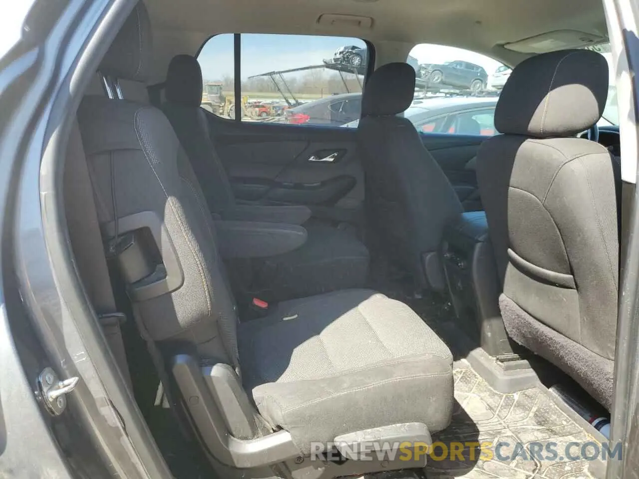 11 Photograph of a damaged car 1GNEVGKW2KJ113258 CHEVROLET TRAVERSE 2019