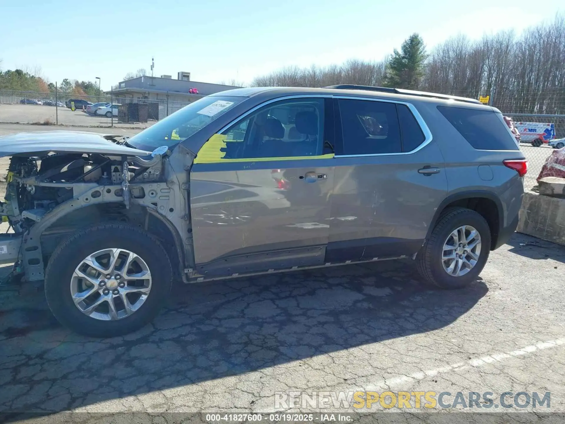 15 Photograph of a damaged car 1GNEVGKW2KJ124602 CHEVROLET TRAVERSE 2019